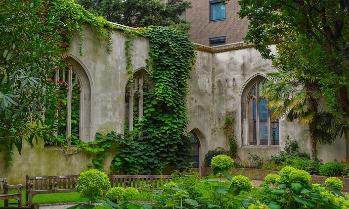 Ruinene av St. Dunstan-in-the-East med park i London