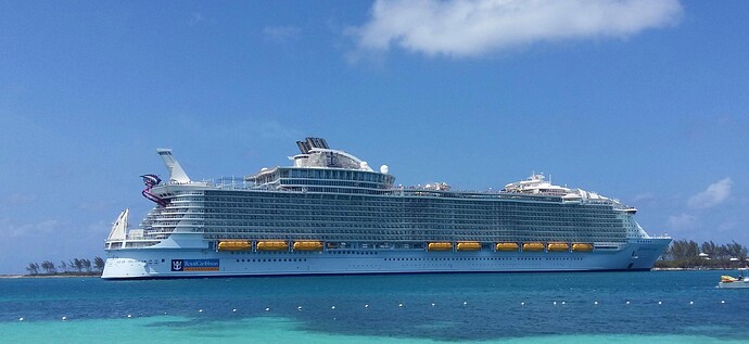 Cruiseskip i havet